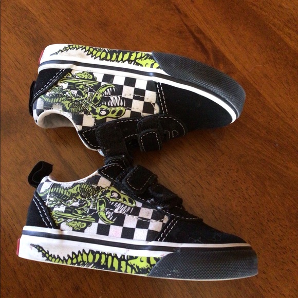 Size 6.0 shoes 40 each or 150 for all. - Picture 9 of 11